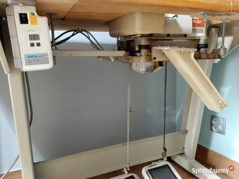 OVERLOCK SIRUBA 747 K ze stołem sprawny bez Produkcja Produkcja łódzkie Zgierz