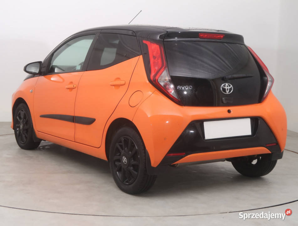 Toyota Aygo 10 VVTi pomarańczowy Bielany Wrocławskie