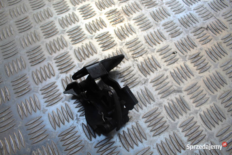 ZAMEK MASKI MERCEDES W203 A2038800264