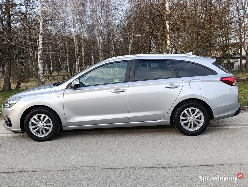 Hyundai i30 Salon 2022 15 benz 63