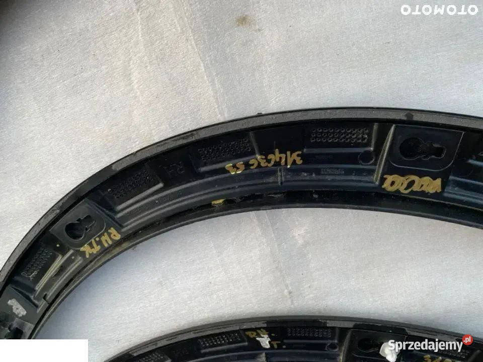 Volvo S60 CC listwa błotnik prawy tył 31672074 Kozubszczyzna