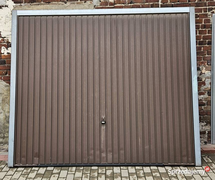 Brama garażowa 2500x2125 RAL8028 KOMPLETNA Wykroty