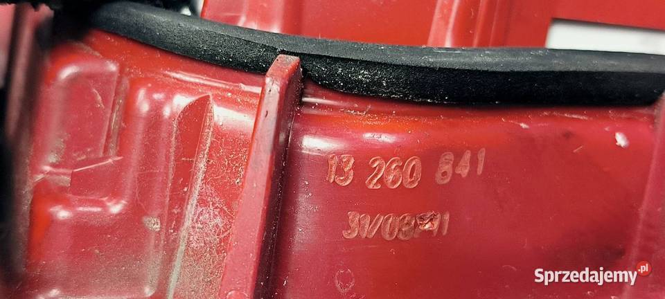 LAMPA W KLAPE PRAWA OPEL MERIVA B II 13260841 Lipno