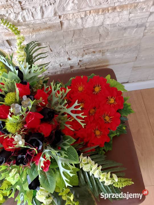 Kompozycja nagrobna w kształcie serca