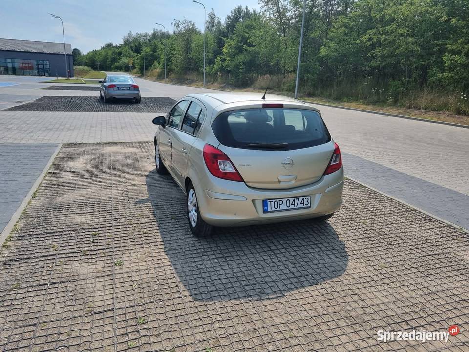 Opel Corsa benzyna Iwaniska sprzedam