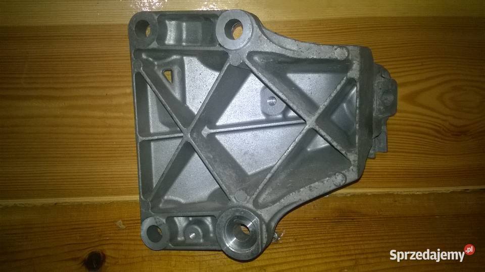 Łapa silnika lewa BMW E90 E91 E92 E93 325xi Poręba sprzedam