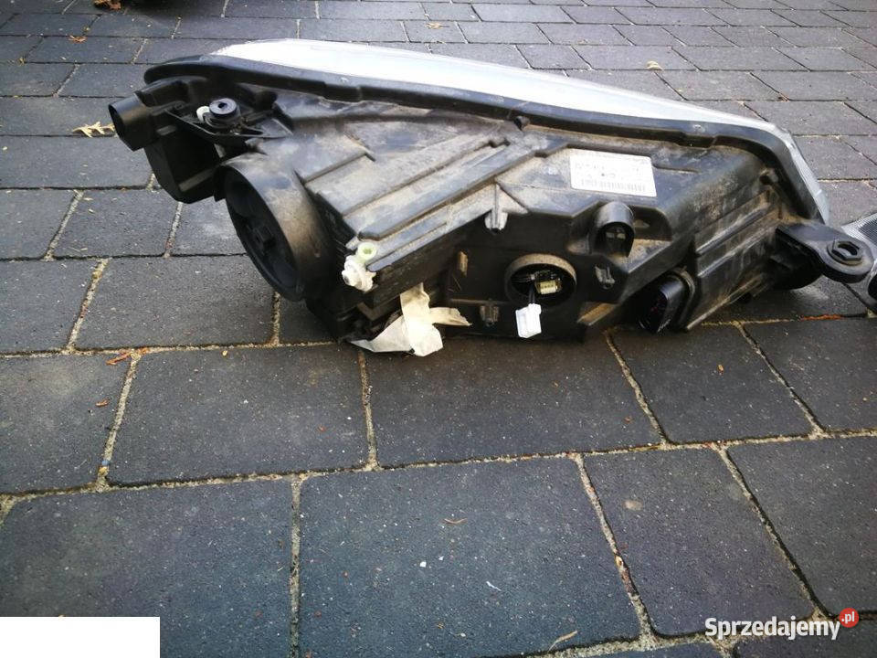 SKODA SUPERB 2015 LIFT REFLEKTOR XENON osobowe Kozubszczyzna