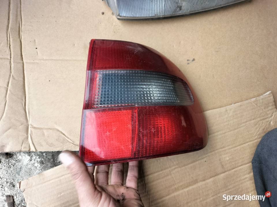 VOLVO V40 S40 LAMPA TYŁ TYLNA PRAWA Kamień-Kolonia