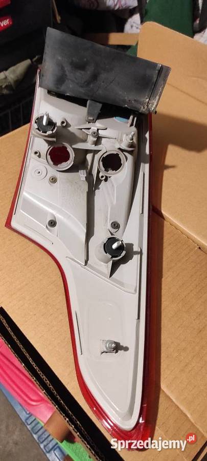 Ford Focus Mk 3 lampa tył lewa bez led osobowe Lampy tylne Oświetlenie łódzkie