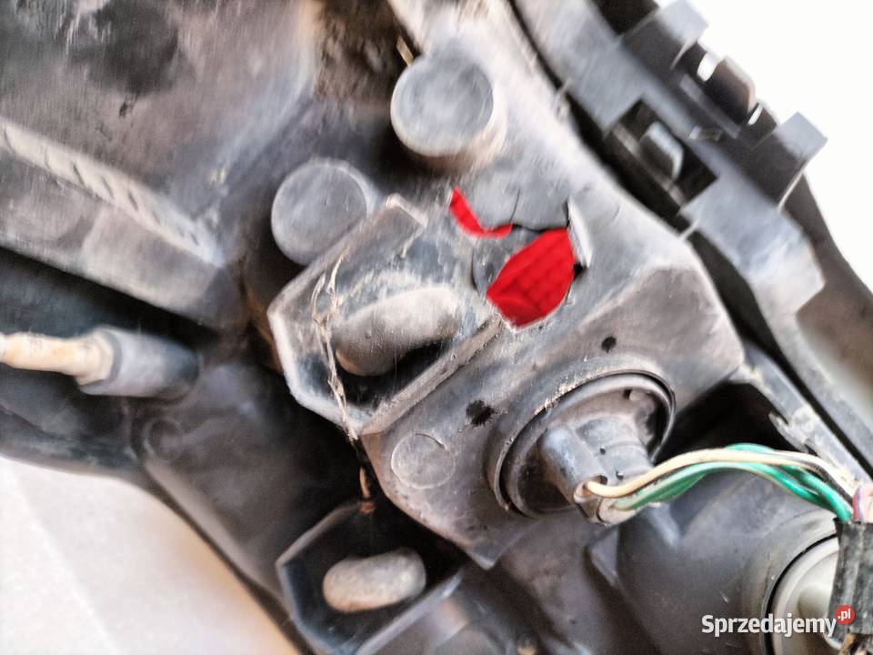 LAMPA TYŁ TYLNA TOYOTA COROLLA E10 LEWA