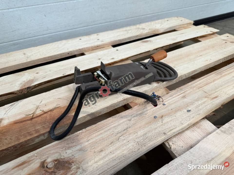 Przełącznik rewersu John Deere 6155M Kabina i karoseria Byków