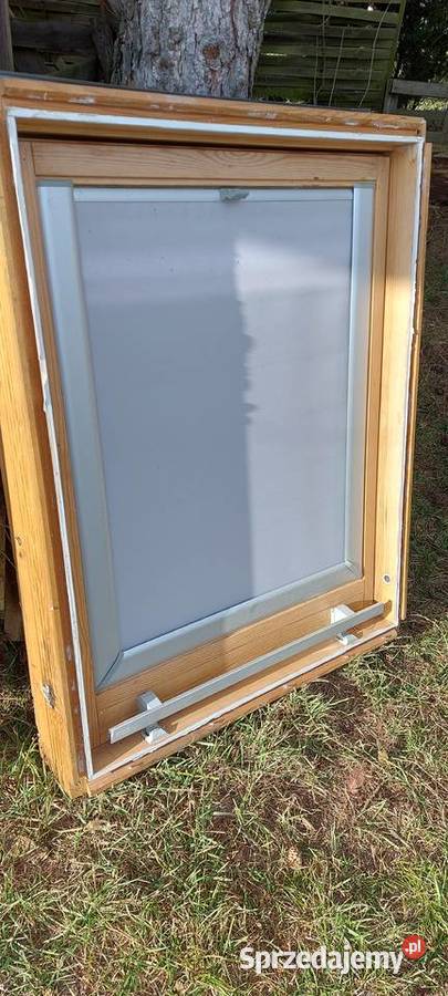 Okno Welux dachowe z ramą i roletą Mirosławice