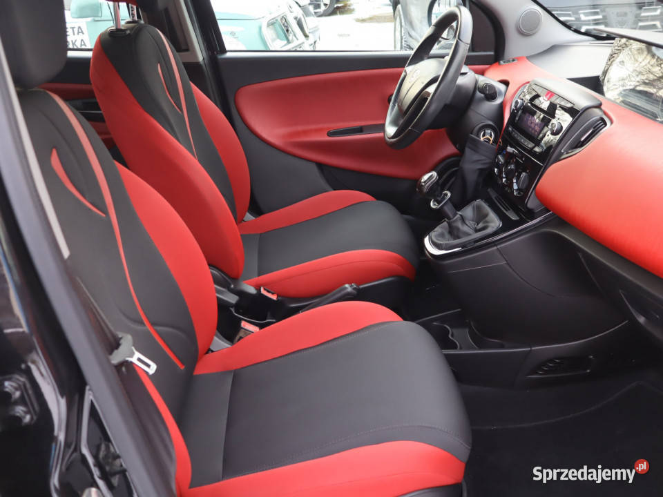 Lancia Ypsilon 12 Rok produkcji 2013 Lancia śląskie