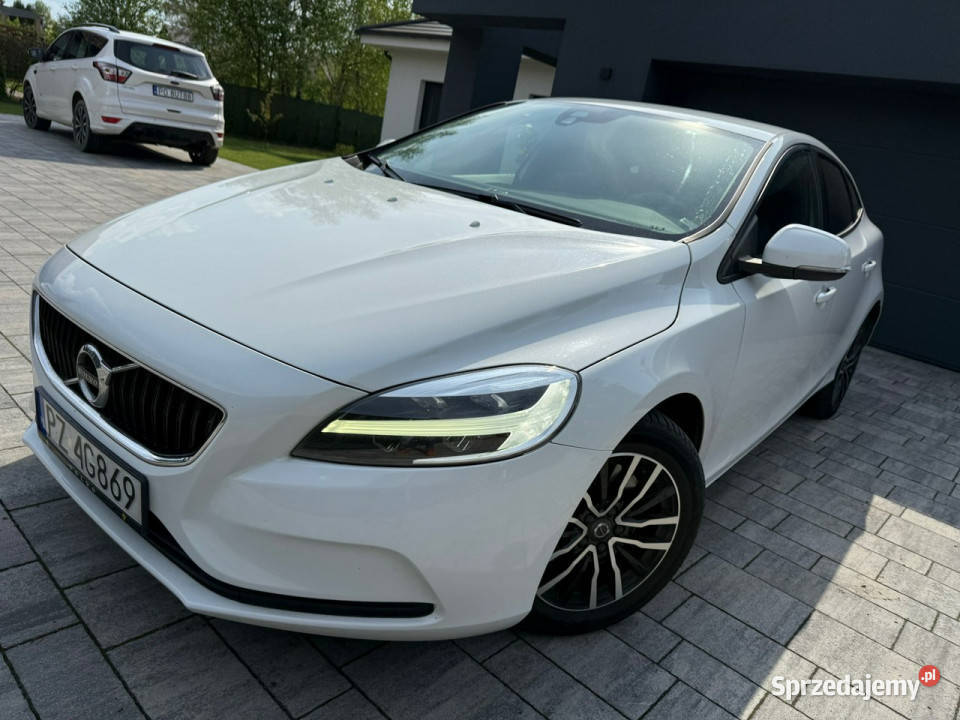 Volvo V40 20 D2 120 Automat Navi Full Led Kamera elektrochrom. lusterka boczne sprzedam
