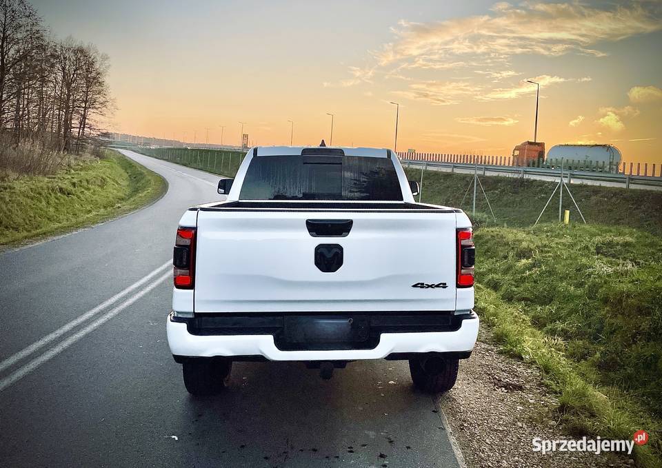 Nowy Dodge Ram 1500 57 V8 HEMI eTorque 2023 gniazdo USB Katowice