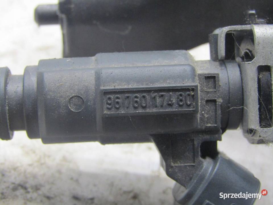 LISTWA WTRYSKOWA WTRYSKI KPL 12 VTI OPEL