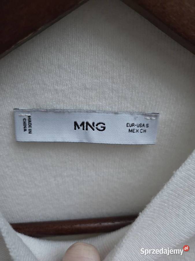 Biały sweter ze stójką golf wiskoza małopolskie Liszki