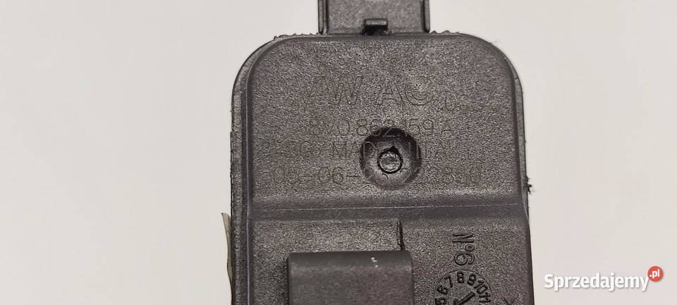 SKODA KAROQ SIŁOWNIK KLAPKI WLEWU 8V0862159A Klapki wlewu paliwa dolnośląskie sprzedam