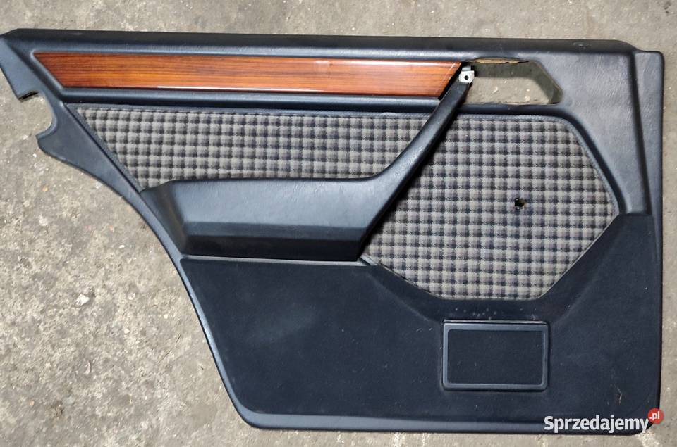 BOCZEK DRZWI LEWY TYŁ CZARNY MERCEDES W124 KOMBI
