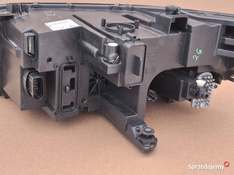 VW TIGUAN II LIFT ALLSPACE REFLEKTOR FULL LED Bieleń