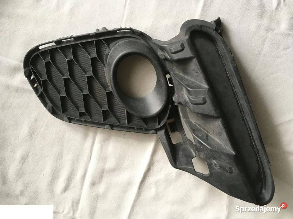 Mazda 3 BL 2012 ramka halogenu kratka LEWA BGV4 osobowe Kozubszczyzna sprzedam