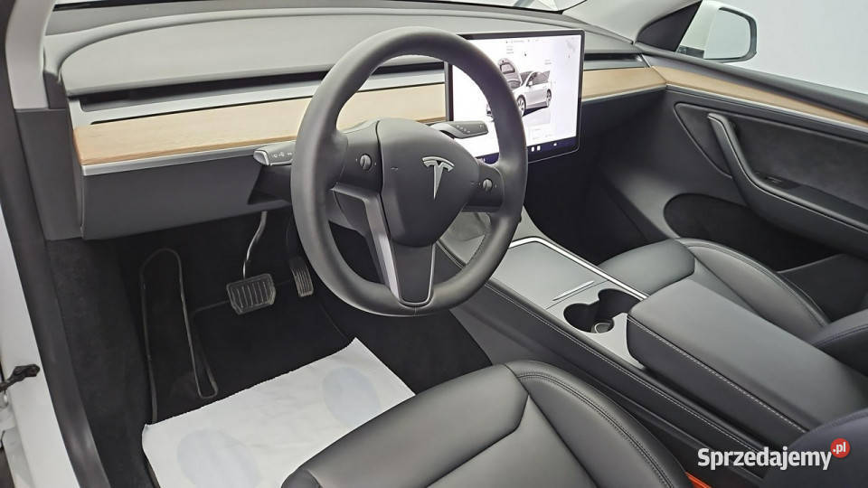 Tesla Y Long Range RWD Z Polskiego Salonu nieuszkodzony