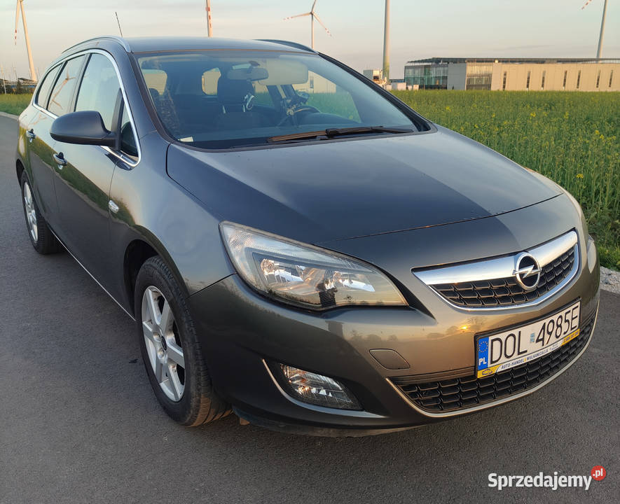 Opel Astra J Sports Tourer Kombi 14 Turbo 140 Rok produkcji 2012 Oława sprzedam