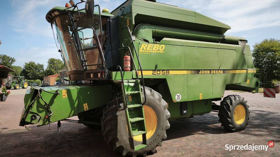 John Deere 2058