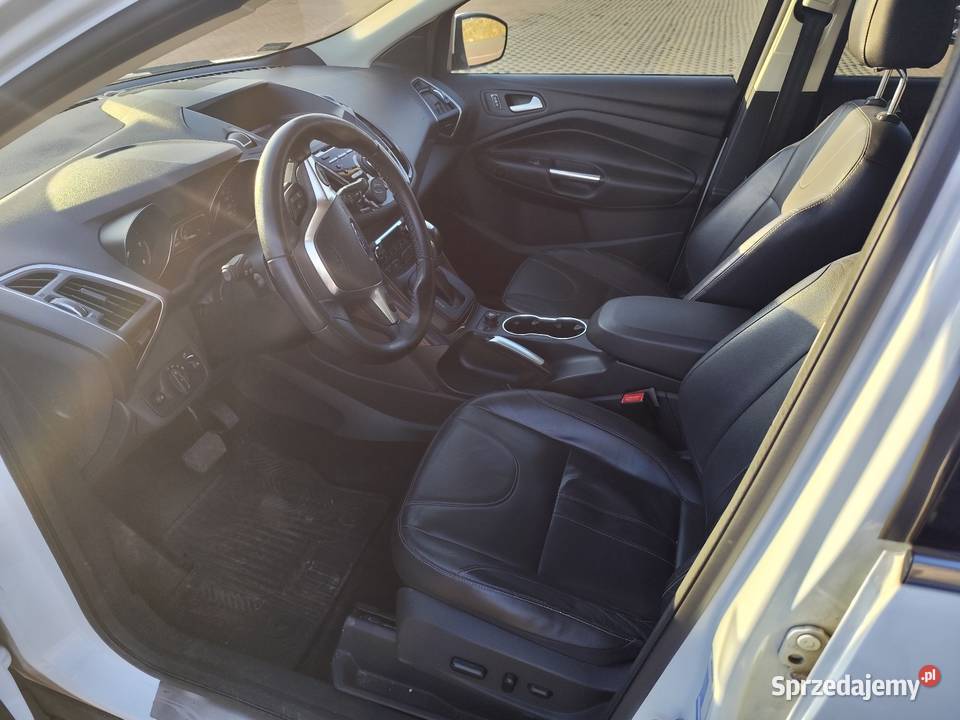 Ford Kuga Titanium automat AWD szyberdach światła przeciwmgielne