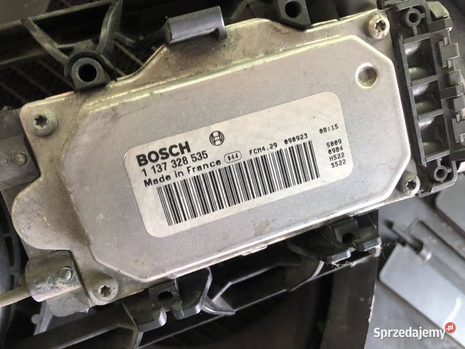 PAS PRZEDNI CHŁODNICE VOLKSWAGEN TOUAREG I LIFT osobowe