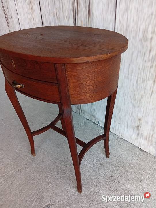 antyczny owalny stolik niciak w stylu Byczyna