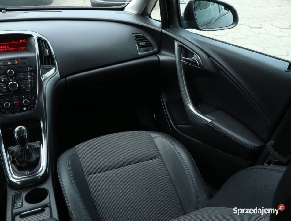 Opel Astra 14 T manualna