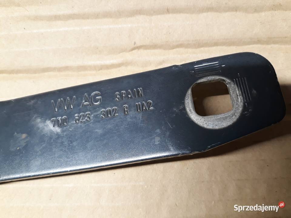 VW SHARAN ZAWIAS MASKI PRAWY 7N0823302B Międzychód