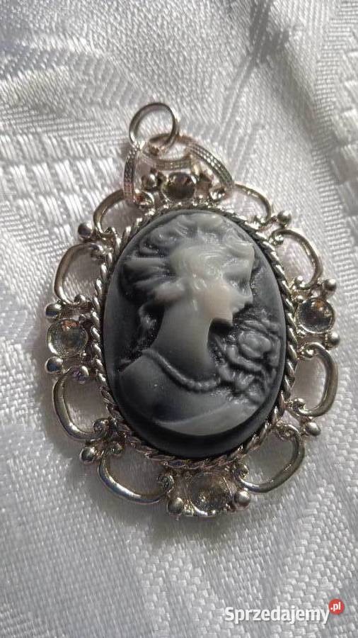 PRZEWIESZKA MEDALION Z DAMĄ KAMELIOWĄ