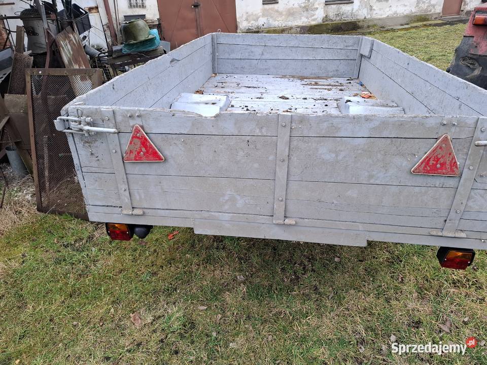 Przyczepka jedno osiowa solidna konstrukcja