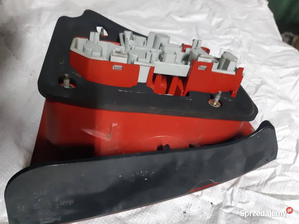 LAMPA TYLNA PRAWA VW PASSAT B5 FL LIFT SEDAN prawe