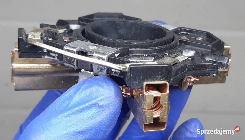 SZCZOTKOTRZYMACZ ROZRUSZNIKA VW AUDI 80 100 Układ elektryczny Mielęcin