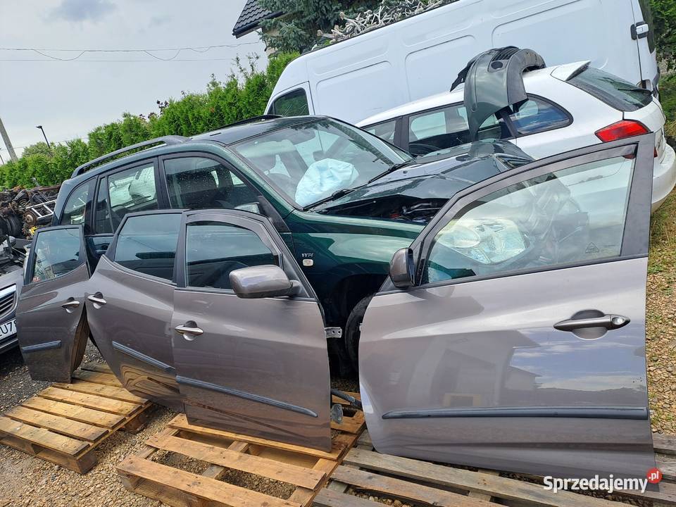 Kia Venga drzwi klapa zderzak kod lakieru NSW i Jastrzębie-Zdrój