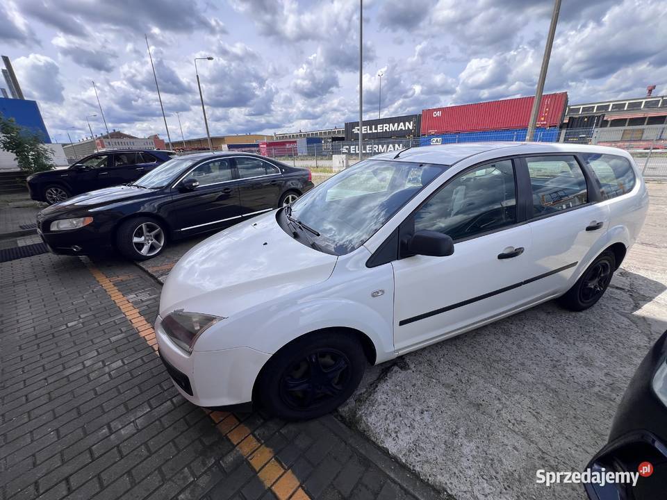Syndyk sprzeda auto Ford Focus nieuszkodzony