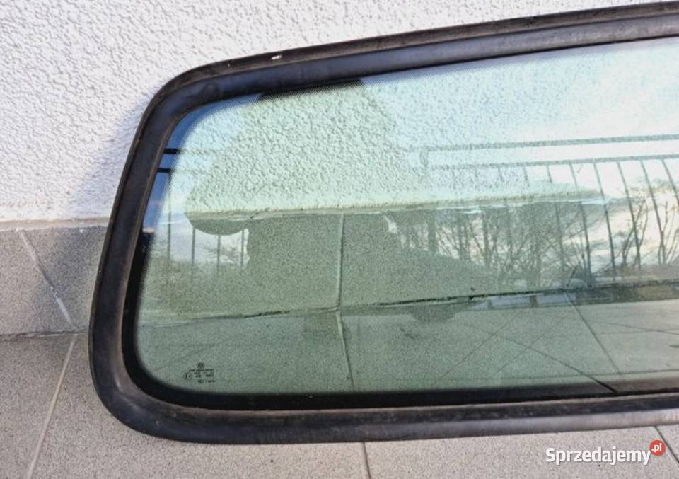 SZYBA BOCZNA TYŁ TYLNA PRAWA W KAROSERIE