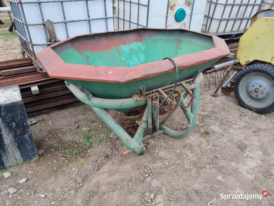 Rozsiewacz Amazone otwierany hydraulicznie Grodków