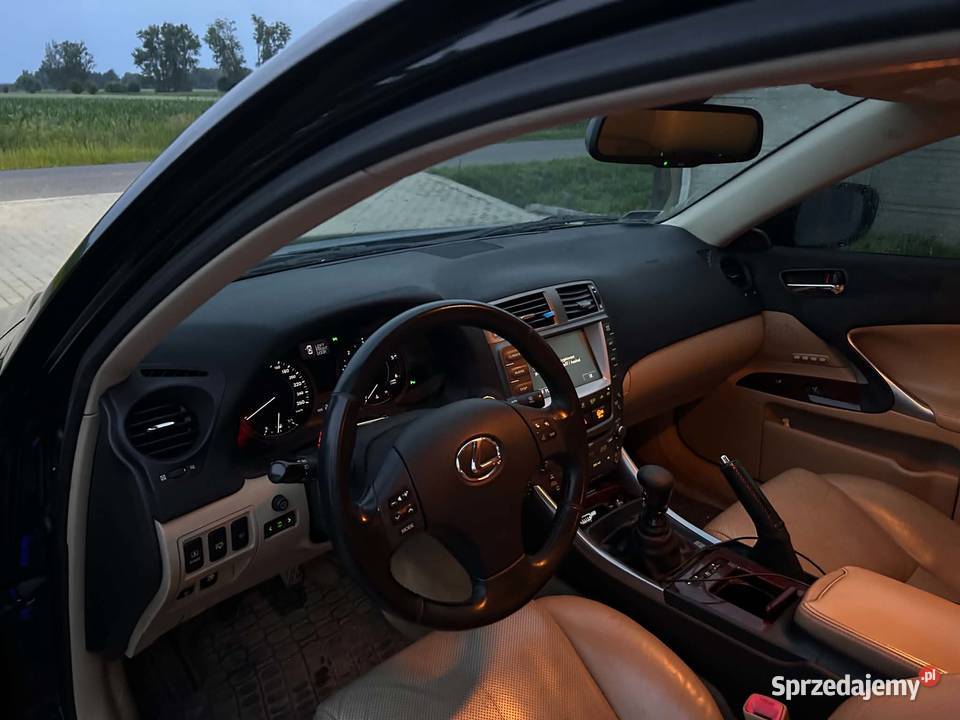 Lexus is 220d zadbany