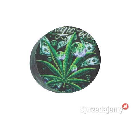 Crusher z Zielonym Liściem Marihuany Otoczony Ostrowy nad Okszą