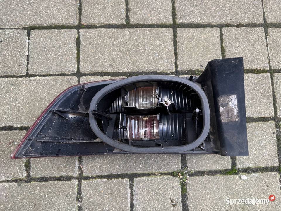 Lampa prawa tył zewnętrzna sedan Renault Lagun