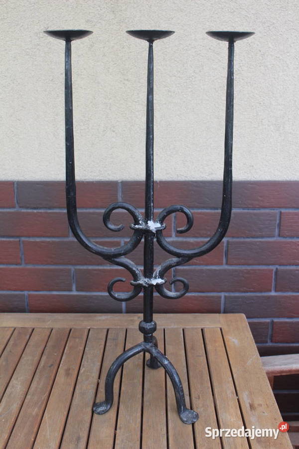 stary metalowy świecznik