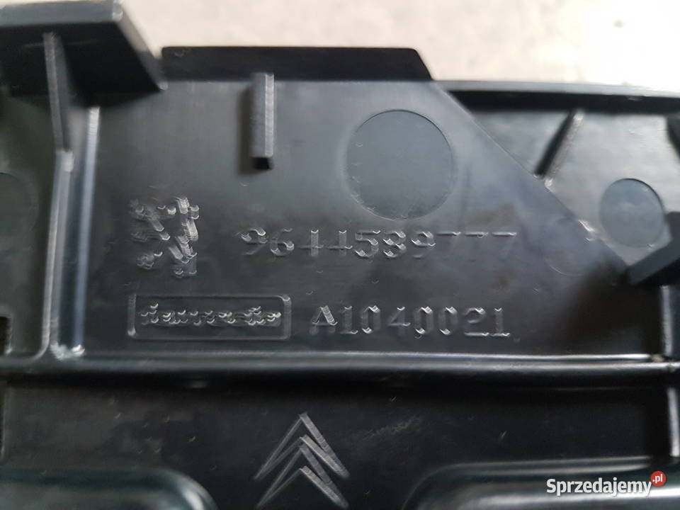 PEUGEOT 407 KRATKA NAWIEWU KONSOLA SRODKOWA deski rozdzielcze, konsole sprzedam