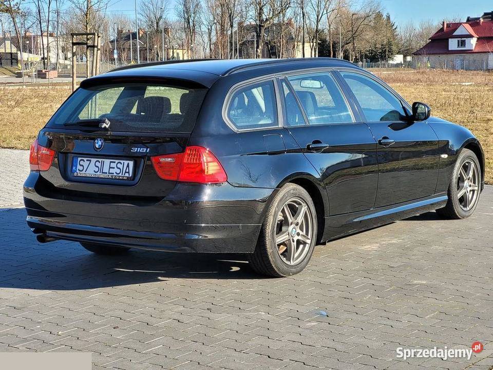BMW Seria 3 318i Touring 143 2010r Bezwypadkowy