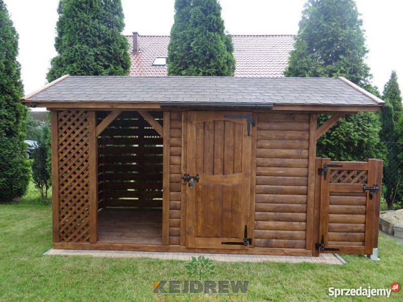 Domek z szerokimi drzwiami z okienkiem drewutnia Piła Pierwsza