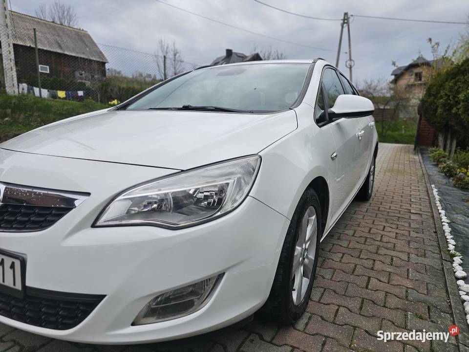 Opel Astra J 17 Disel Rok produkcji 2011 Słopnice sprzedam
