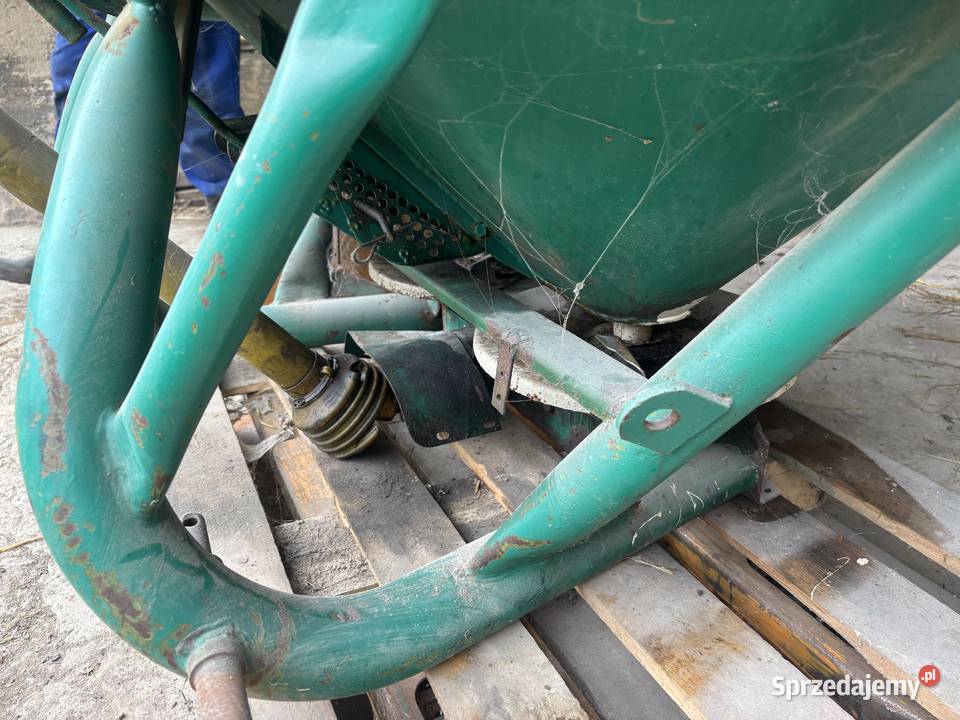 Rozsiewacz do nawozu AMAZONE 600 l Strąkowa